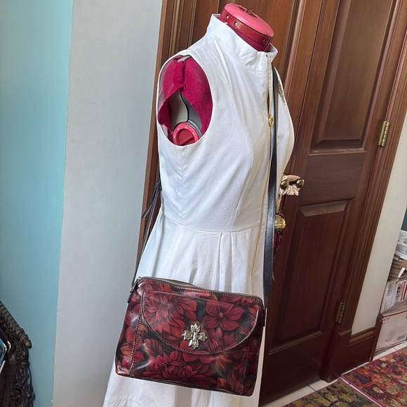 Patricia Nash  Crossbody bag  smooth leather floral pattern  red orange on black - Picture 3 of 13